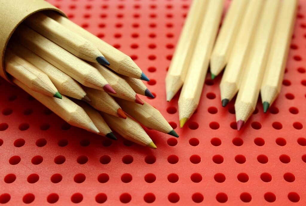 子どもにとってのマネー教育は小遣い制と報酬制のどちらが効果的？