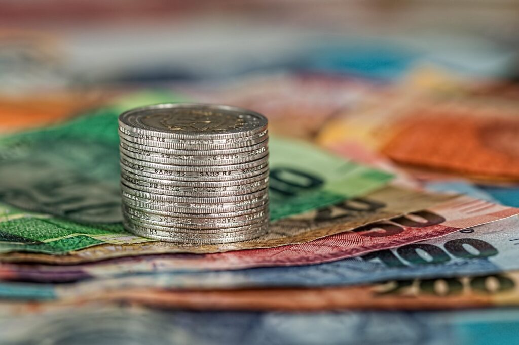 金融教育に役立つ無料のワークシートはどこで手に入る？