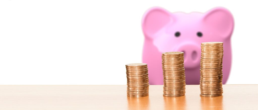 子どもに貯金箱はいつから持たせるべきか？